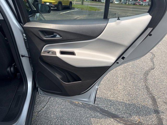 Photo of 2022 Silver Ice Metallic Chevrolet Equinox