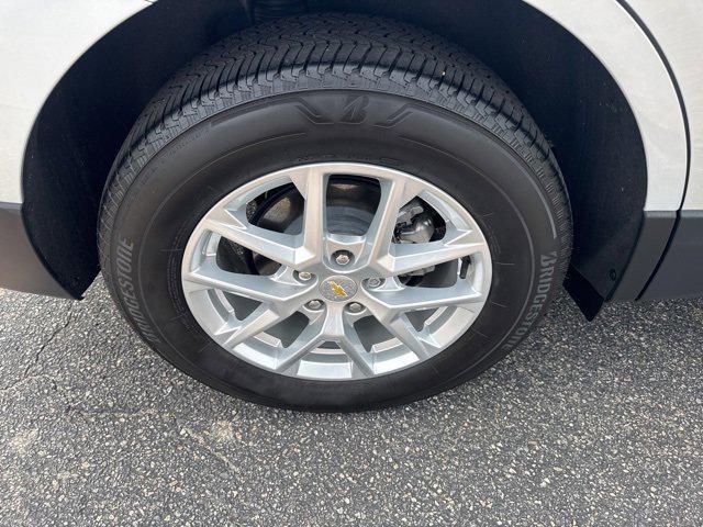 Photo of 2022 Silver Ice Metallic Chevrolet Equinox