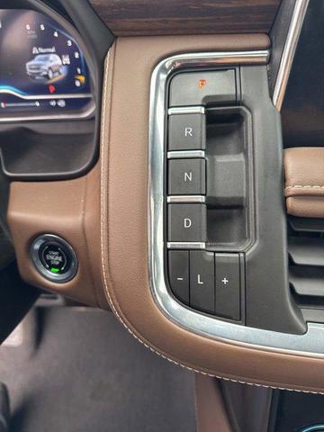 Photo of 2023 Iridescent Pearl Tricoat Chevrolet Suburban