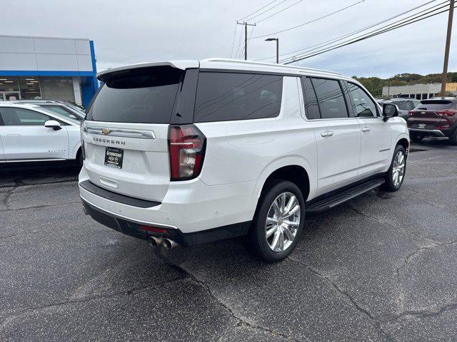 Photo of 2023 Iridescent Pearl Tricoat Chevrolet Suburban
