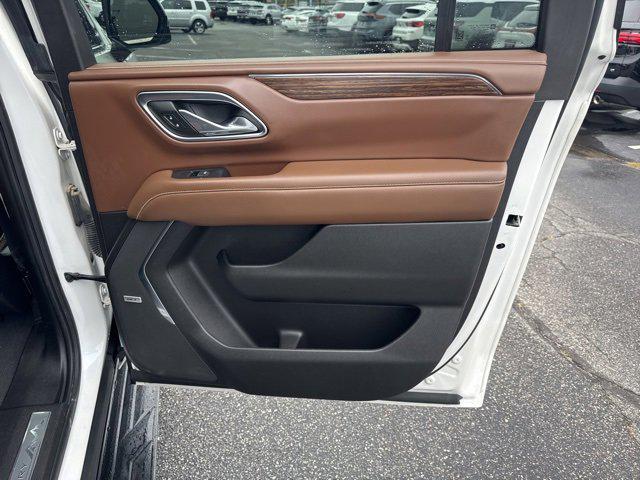 Photo of 2023 Iridescent Pearl Tricoat Chevrolet Suburban
