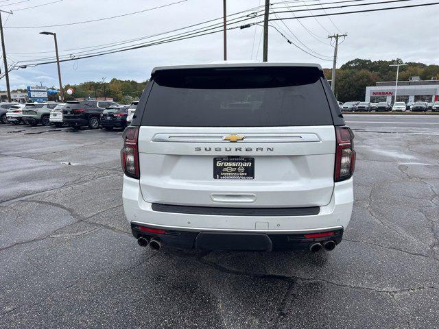 Photo of 2023 Iridescent Pearl Tricoat Chevrolet Suburban