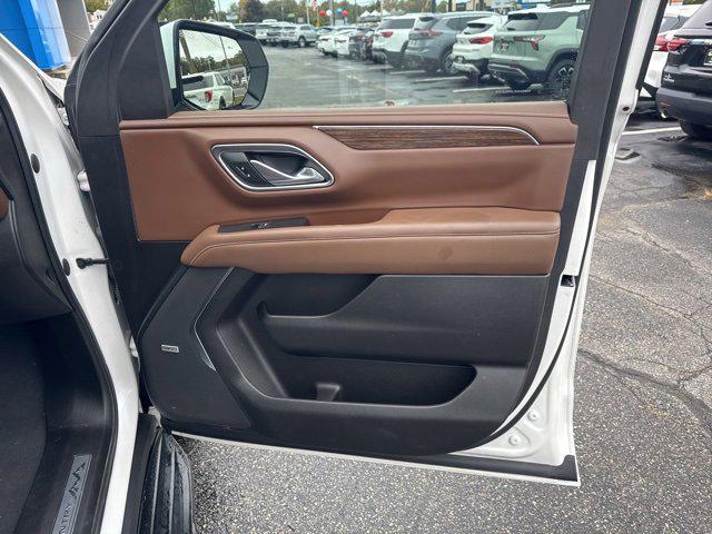 Photo of 2023 Iridescent Pearl Tricoat Chevrolet Suburban