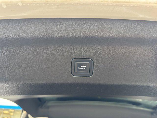 Photo of 2023 Iridescent Pearl Tricoat Chevrolet Suburban