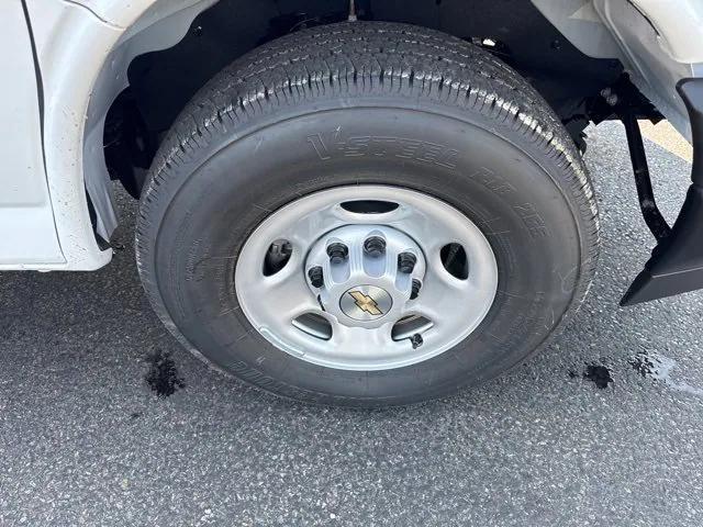 Photo of 2025 Summit White Chevrolet Express 2500