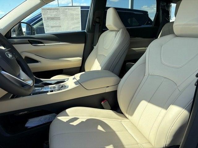 Photo of 2025 Diamond Black INFINITI QX60