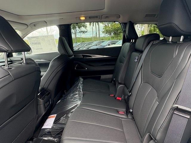 Photo of 2026 Radiant White INFINITI QX60