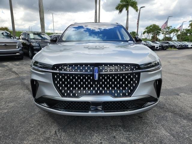 Photo of 2024 Silver Radiance Metallic Lincoln Nautilus