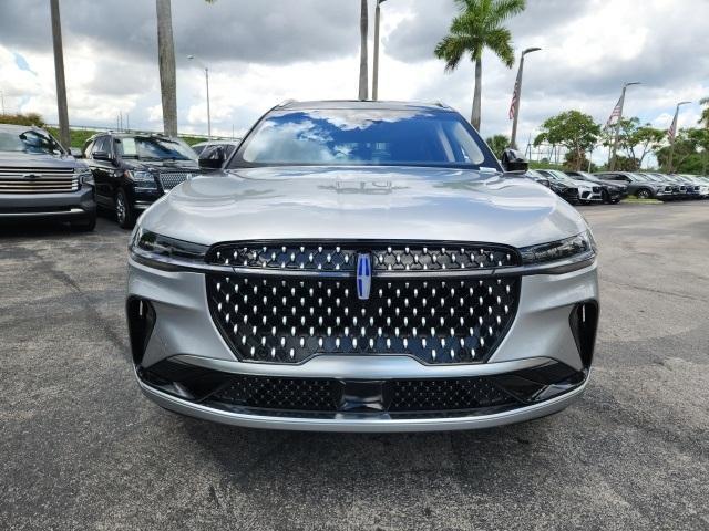 Photo of 2024 Silver Radiance Metallic Lincoln Nautilus