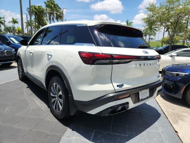 Photo of 2022 Glacier White INFINITI QX60