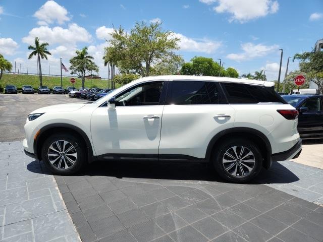 Photo of 2022 Glacier White INFINITI QX60