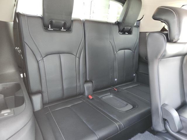 Photo of 2022 Glacier White INFINITI QX60