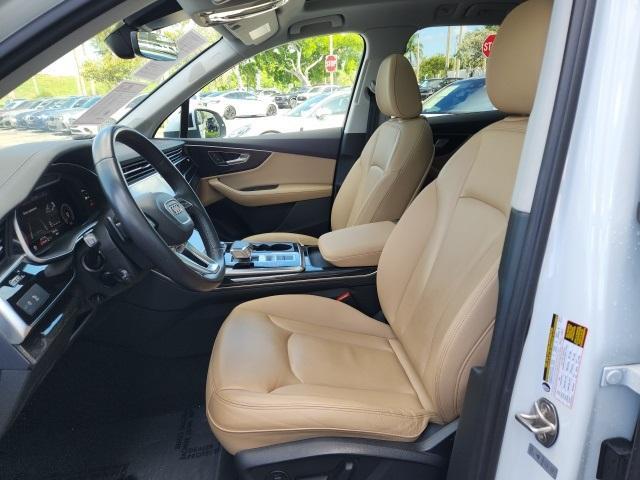 Photo of 2023 Glacier White Metallic Audi Q7
