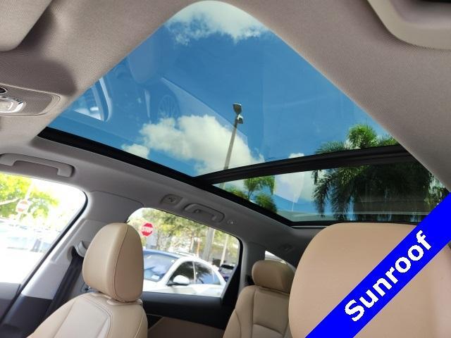 Photo of 2023 Glacier White Metallic Audi Q7