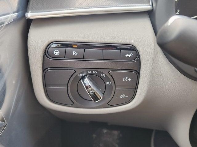 Photo of 2025 Radiant White INFINITI QX50