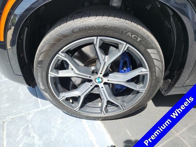 Photo of 2020 Black Sapphire Metallic BMW X5