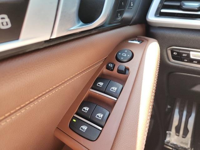 Photo of 2020 Black Sapphire Metallic BMW X5