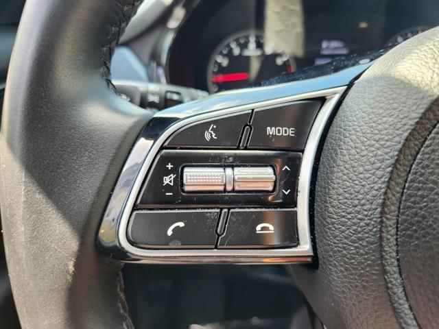 Photo of 2022 Starbright Yellow / Black Roof Kia Seltos