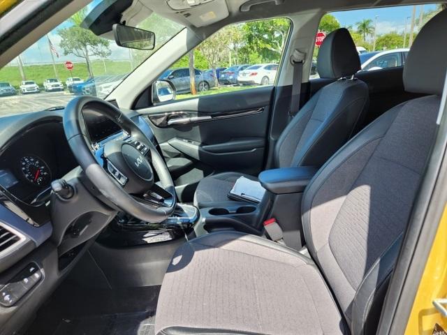 Photo of 2022 Starbright Yellow / Black Roof Kia Seltos