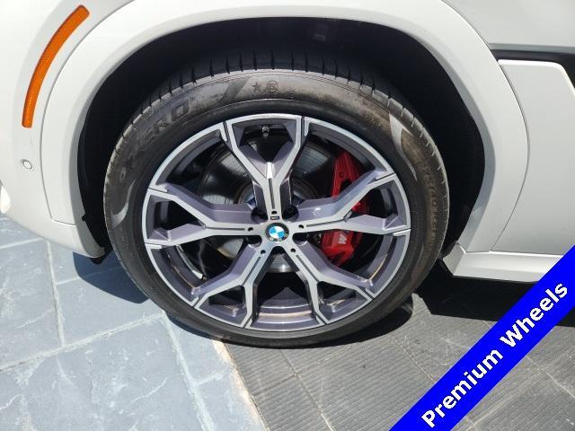 Photo of 2023 White Metallic BMW X6