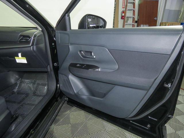 Photo of 2025 Super Black Nissan Kicks
