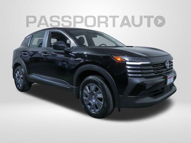 Photo of 2025 Super Black Nissan Kicks