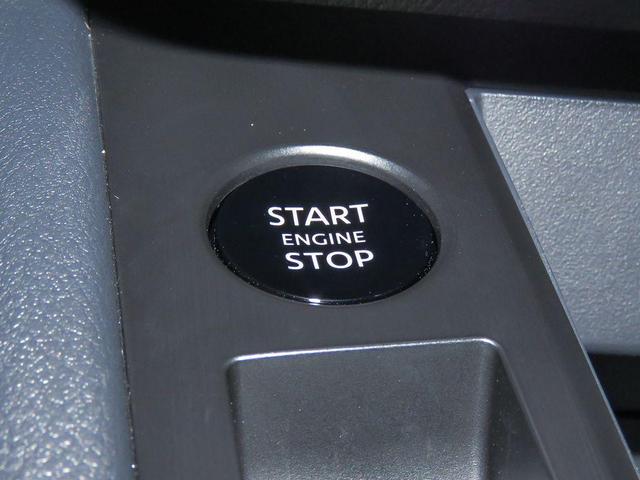 Photo of 2025 Super Black Nissan Kicks