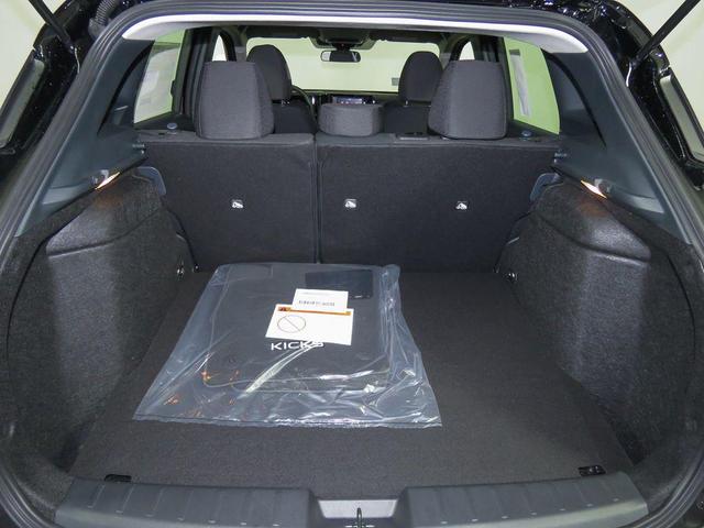 Photo of 2025 Super Black Nissan Kicks