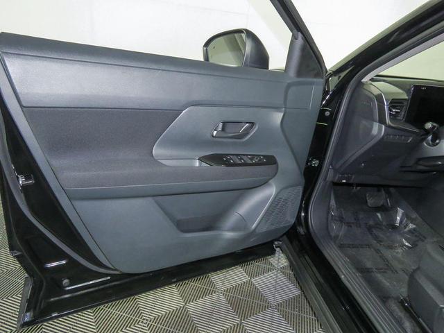 Photo of 2025 Super Black Nissan Kicks