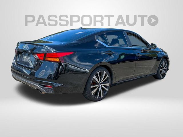 Photo of 2019 Super Black Nissan Altima