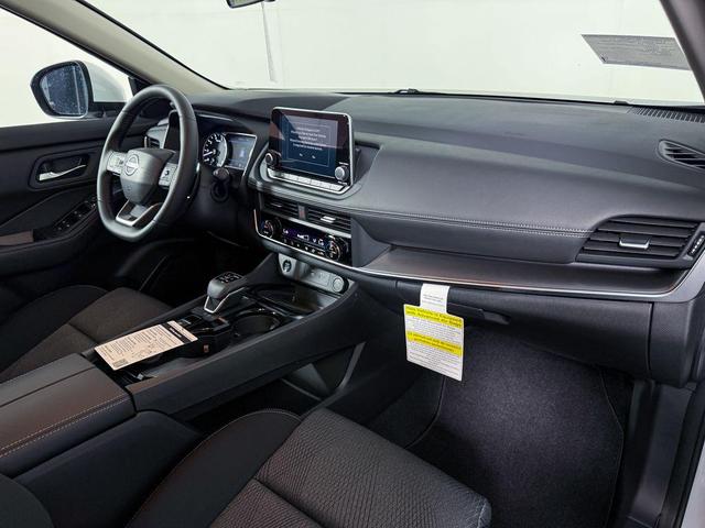 Photo of 2026 Everest White Pearl Nissan Rogue
