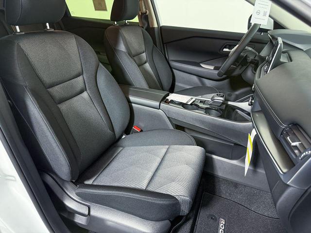 Photo of 2026 Everest White Pearl Nissan Rogue