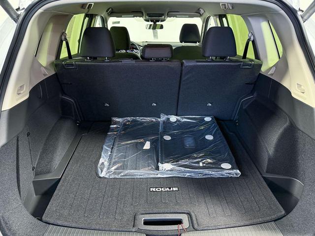 Photo of 2026 Everest White Pearl Nissan Rogue