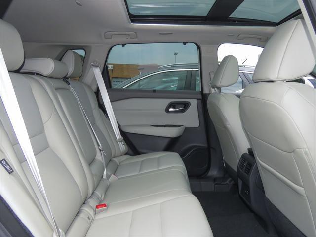 Photo of 2023 Pearl White Tricoat Nissan Rogue