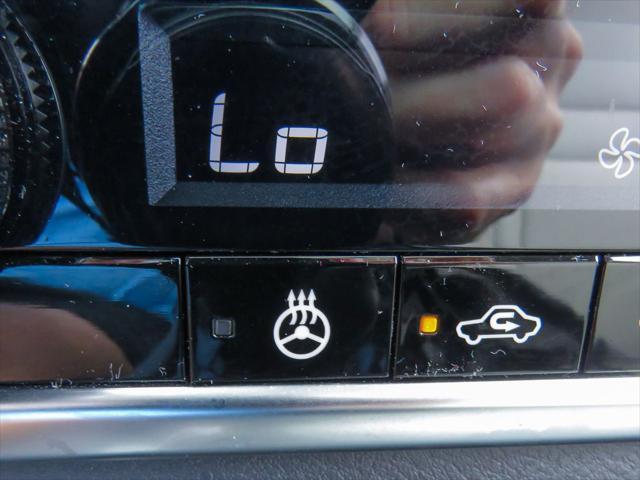 Photo of 2023 Pearl White Tricoat Nissan Rogue