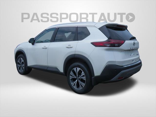 Photo of 2023 Pearl White Tricoat Nissan Rogue