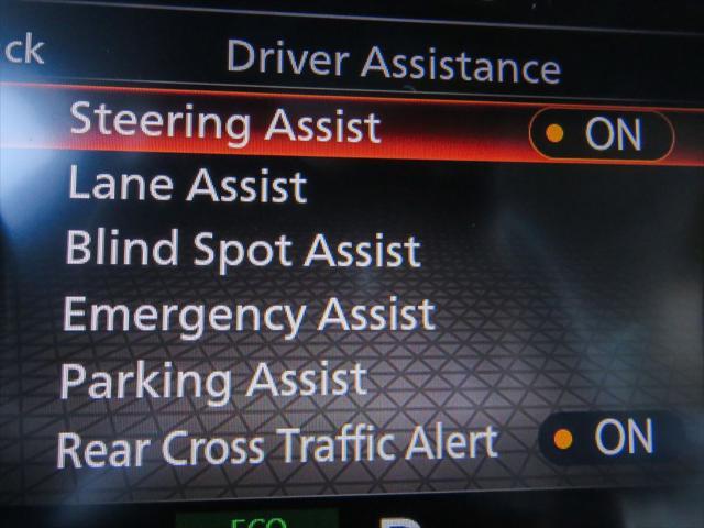 Photo of 2023 Pearl White Tricoat Nissan Rogue