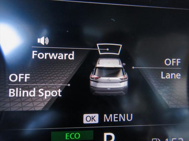 Photo of 2023 Pearl White Tricoat Nissan Rogue