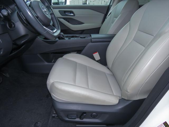 Photo of 2023 Pearl White Tricoat Nissan Rogue