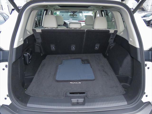 Photo of 2023 Pearl White Tricoat Nissan Rogue