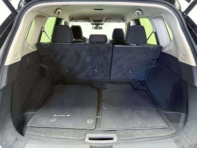 Photo of 2024 Super Black Nissan Rogue