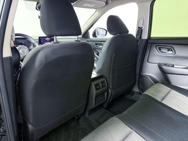 Photo of 2024 Super Black Nissan Rogue