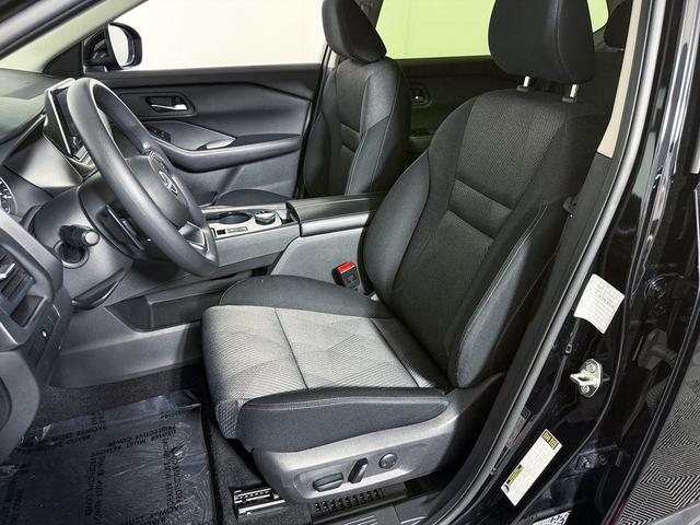 Photo of 2024 Super Black Nissan Rogue
