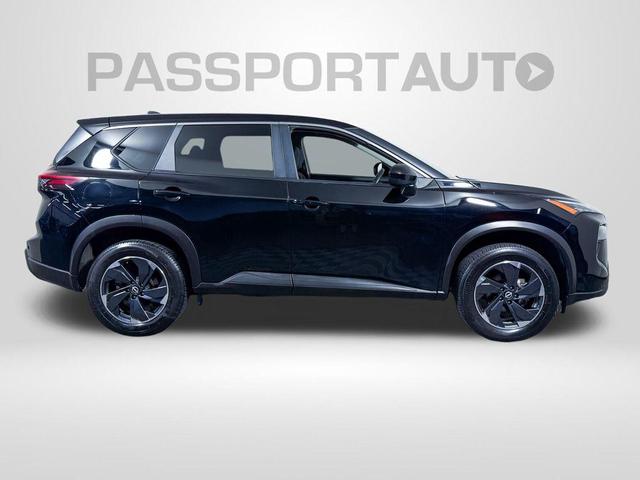 Photo of 2024 Super Black Nissan Rogue