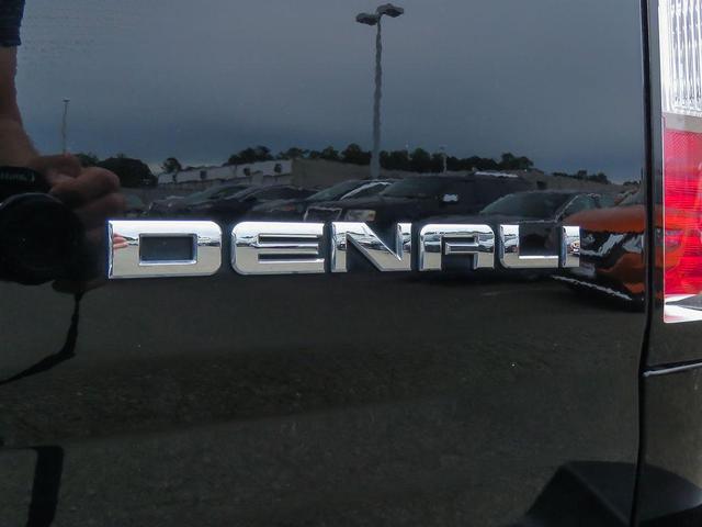 Photo of 2018 Onyx Black GMC Canyon