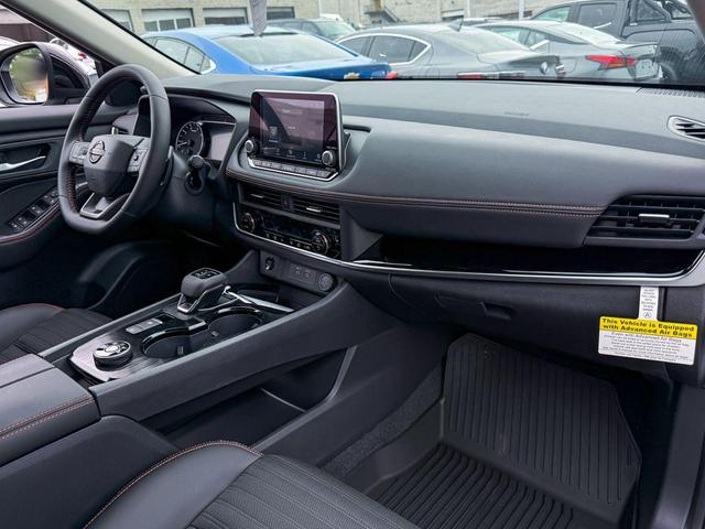 Photo of 2026 Everest White Pearl Tricoat Nissan Rogue
