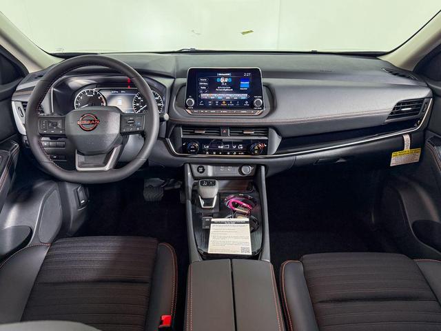 Photo of 2026 Everest White Pearl Tricoat Nissan Rogue