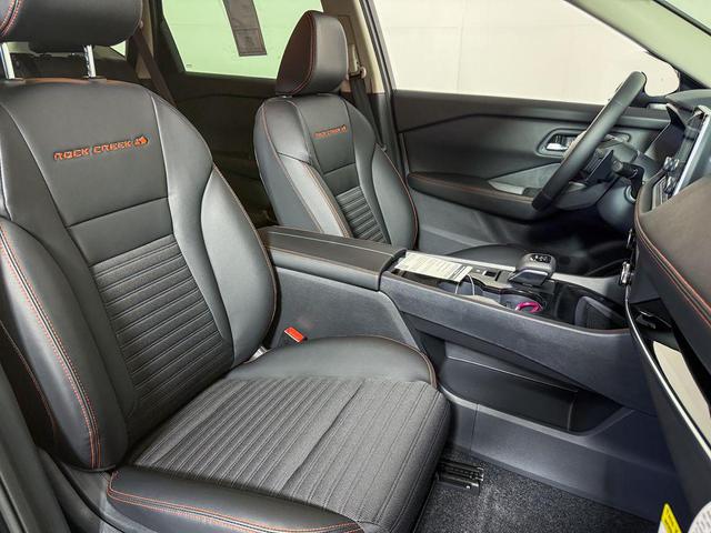 Photo of 2026 Everest White Pearl Tricoat Nissan Rogue
