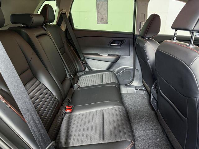 Photo of 2026 Everest White Pearl Tricoat Nissan Rogue
