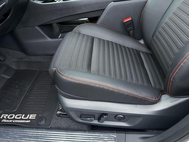 Photo of 2026 Everest White Pearl Tricoat Nissan Rogue